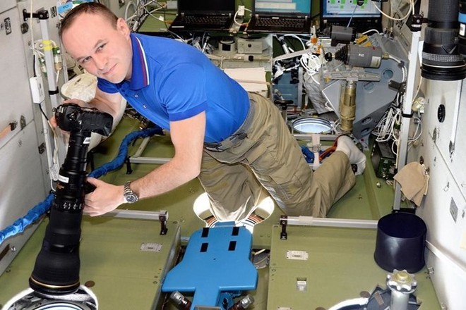 Cận cảnh cuộc sống lơ lửng bên trong trạm vũ trụ quốc tế ISS - Ảnh 9.