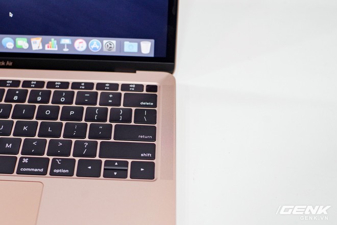 Cận cảnh MacBook Air 2018 vừa về Việt Nam: Nhiều nét tương đồng với MacBook Pro, lần đầu tiên có cảm biến vân tay, giá 37,5 triệu đồng - Ảnh 4.