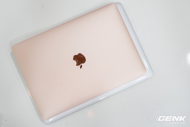 Cận cảnh MacBook Air 2018 vừa về Việt Nam: Nhiều nét tương đồng với MacBook Pro, lần đầu tiên có cảm biến vân tay, giá 37,5 triệu đồng - Ảnh 19.