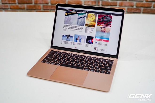 Cận cảnh MacBook Air 2018 vừa về Việt Nam: Nhiều nét tương đồng với MacBook Pro, lần đầu tiên có cảm biến vân tay, giá 37,5 triệu đồng - Ảnh 1.