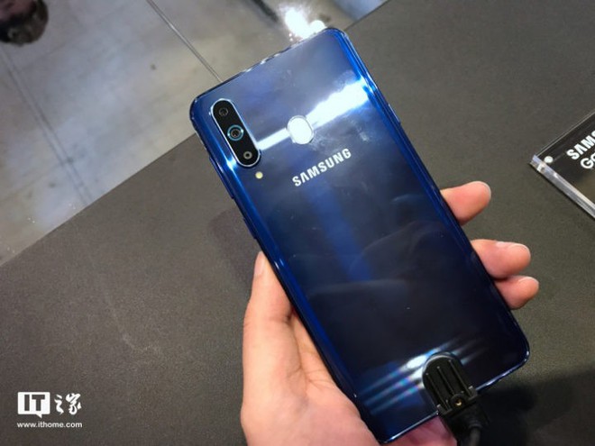 Samsung ra mắt Galaxy A8s : Smartphone màn hình đục lỗ đầu tiên trên thế giới, 3 camera sau, chip Snapdragon 710, loại bỏ jack 3.5mm - Ảnh 5.