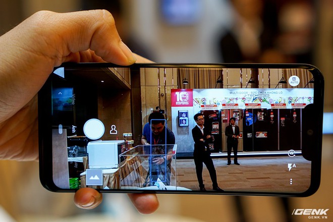 Ảnh cận cảnh điện thoại Sharp Aquos Zero tại Việt Nam: mẫu smartphone màn OLED đầu tiên của hãng, chính thức bán ra vào năm 2019 - Ảnh 6.