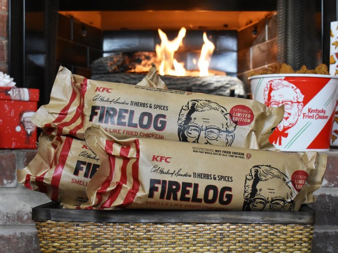 KFC đang bán gỗ đốt lò mùi gà rán phục vụ mùa Giáng sinh - Ảnh 1.