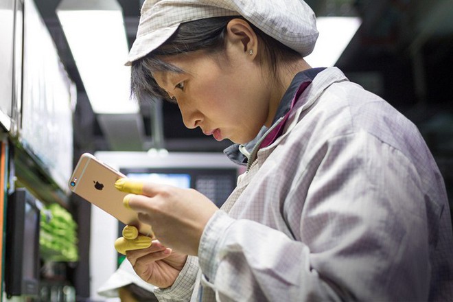 Apple cảnh báo lệnh cấm bán iPhone có thể khiến hàng triệu công nhân Trung Quốc mất việc như chơi - Ảnh 1.
