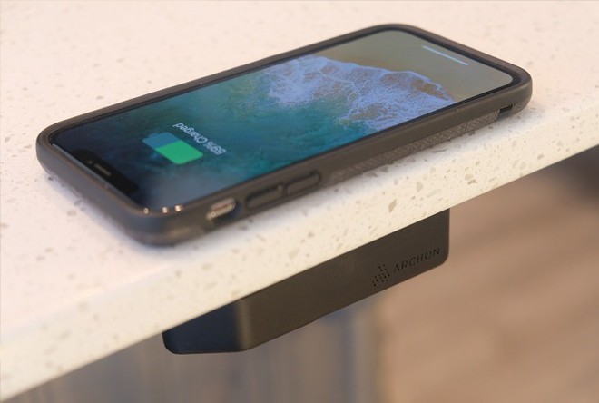 Archon: Sạc không dây đầu tiên sạc xuyên qua mặt bàn, dùng cho cả iPhone và Android, giá từ 1.4 triệu - Ảnh 2.