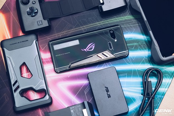 Asus ra mắt ROG Phone và loạt phụ kiện dành cho gamer tại Việt Nam, giá cao nhất gần 50 triệu đồng - Ảnh 2.