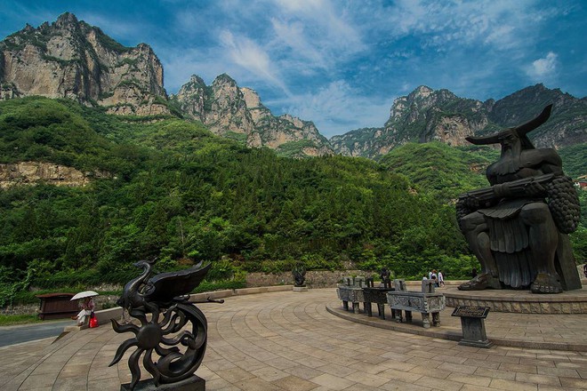 Một công viên Trung Quốc miễn phí vé vào cửa cho người dùng điện thoại Huawei - Ảnh 2.