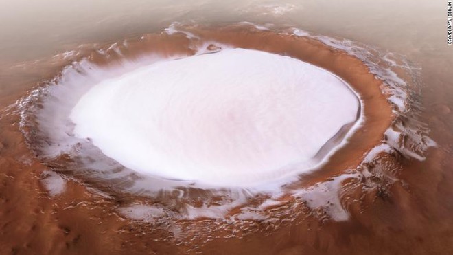 Mời bạn ngắm nhìn hố thiên thạch Sao Hỏa sâu 2 km, đường kính 81,4 km, chứa đầy băng không bao giờ tan - Ảnh 3.