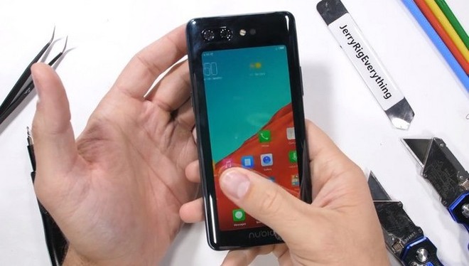 Mổ bụng ZTE Nubia X: Smartphone có hai màn hình thiết kế bên trong sẽ như thế nào? - Ảnh 1.