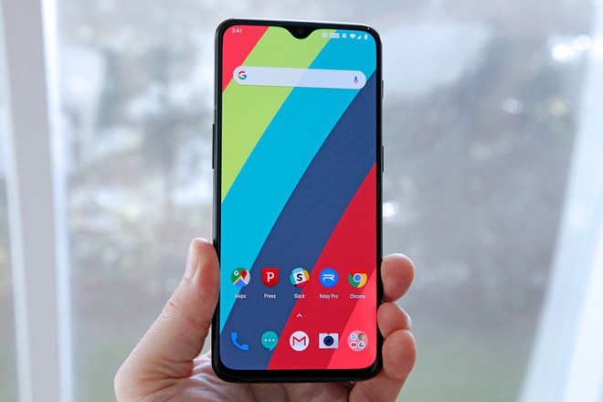 OnePlus phẫu thuật gọt cằm cho OnePlus 6T trong video quảng cáo mới - Ảnh 1.