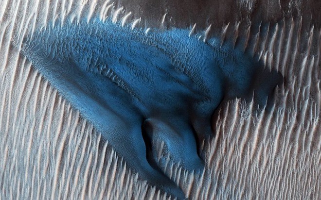 Trên Sao Hỏa, có một đụn cát xanh kì lạ như thế này đây! - Ảnh 1.