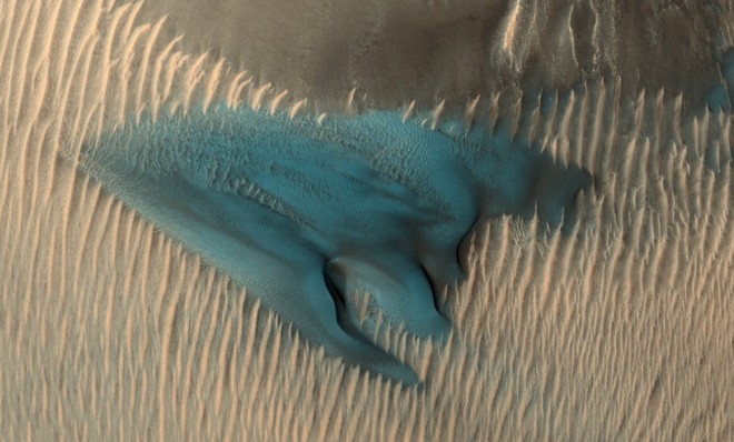 Trên Sao Hỏa, có một đụn cát xanh kì lạ như thế này đây! - Ảnh 2.