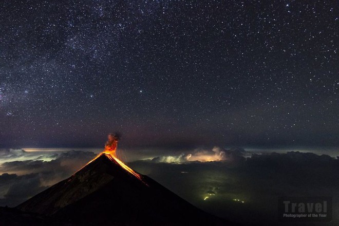 Nhìn lại thế giới muôn màu với 10 bức ảnh ấn tượng đạt giải Travel Photographer of the Year 2018 - Ảnh 5.