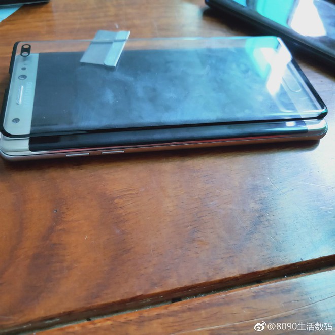 Hình ảnh rò rỉ cho thấy Galaxy S10 có màn hình to bằng cả một chiếc Note7 - Ảnh 4.