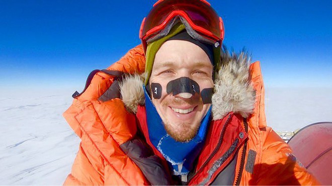 Nhà thám hiểm 33 tuổi này là người đầu tiên một mình vượt qua Nam Cực, sống nhờ thanh năng lượng và đồ ăn khô đóng băng - Ảnh 1.