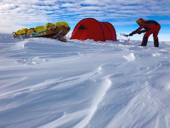 Nhà thám hiểm 33 tuổi này là người đầu tiên một mình vượt qua Nam Cực, sống nhờ thanh năng lượng và đồ ăn khô đóng băng - Ảnh 5.
