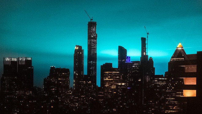 Nổ máy biến áp khiến bầu trời New York xanh rực, dân hết vía tưởng người ngoài hành tinh - Ảnh 4.