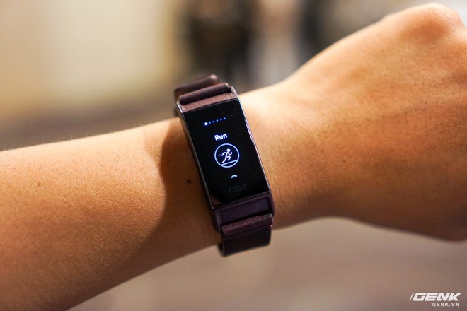 Ảnh thực tế đồng hồ thông minh Fitbit Charge 3: chịu nước 50m, pin dùng 7 ngày, giá từ 3,8 triệu - Ảnh 5.