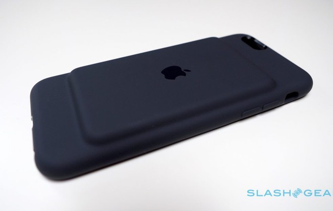 Ốp lưng thằng gù Smart Battery Case của Apple đang quay trở lại - Ảnh 1.