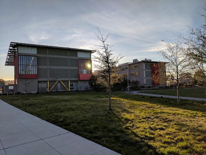  Nueva School 