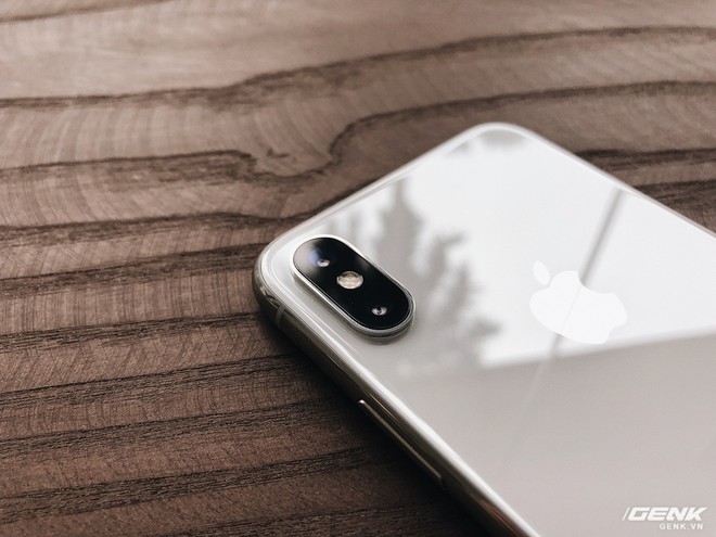  iPhone X có thể không phải smartphone chụp ảnh đẹp nhất, nhưng cách Apple thiết kế cụm camera kép và khả năng chụp ảnh xóa phông của nó đã thỏa đúng giấc mơ của người dùng về một chiếc smartphone có thể thay thế DSLR 