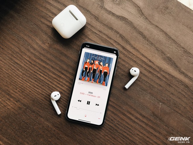  Việc Apple loại bỏ jack cắm tai nghe 3.5mm trên iPhone từng bị chi trích, tuy nhiên, nó là cách duy nhất để thúc đẩy thị trường tai nghe không dây phát triển và giúp người dùng có một trải nghiệm tốt hơn 