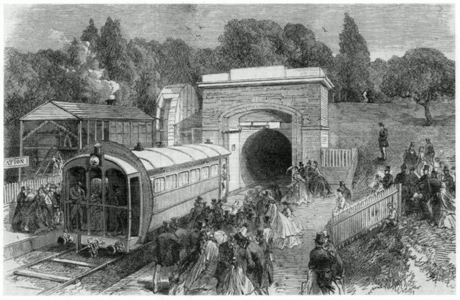  Giữa thập niên 60 của thế kỷ 19, Nam London đã cho xây dựng hệ thống đường ray khí lực chạy xuyên qua một công viên tại Crystal Palace. Con tàu sử dụng đường ray này sở hữu một quạt đẩy với đường kính 6.7 met. 