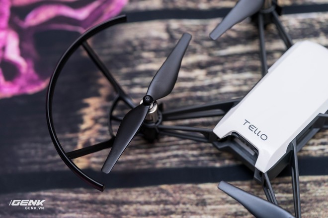 Mở hộp drone Ryze Tech Tello với công nghệ Intel và DJI: Nhỏ và rẻ như đồ chơi! - Ảnh 1.