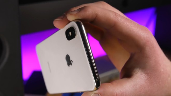  Sau khi đánh bóng, chiếc iPhone X đã đẹp hơn lên rất nhiều 