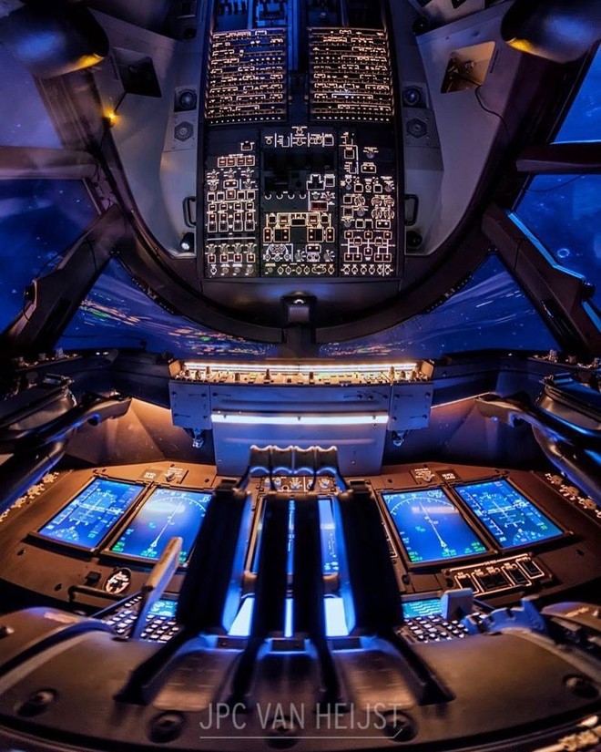 Instagram của phi công này sẽ giúp bạn mường tượng ra làm việc ở độ cao 11.300m trông như thế nào - Ảnh 2.