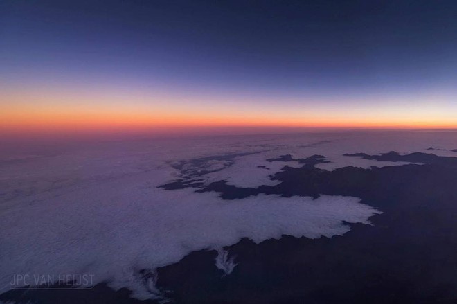 Instagram của phi công này sẽ giúp bạn mường tượng ra làm việc ở độ cao 11.300m trông như thế nào - Ảnh 3.