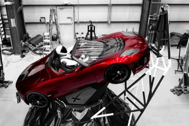 Nếu Elon Musk mang chiếc Tesla đã phóng lên vũ trụ về lại Trái Đất, liệu nó có còn hoạt động không? - Ảnh 2.