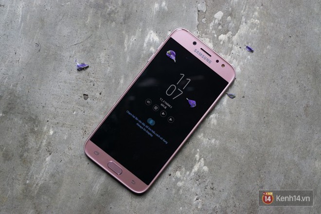  Galaxy J7 Pro phiên bản hồng nữ tính đã chính thức ra mắt trước thềm Lễ tình nhân và Quốc tế Phụ nữ. 