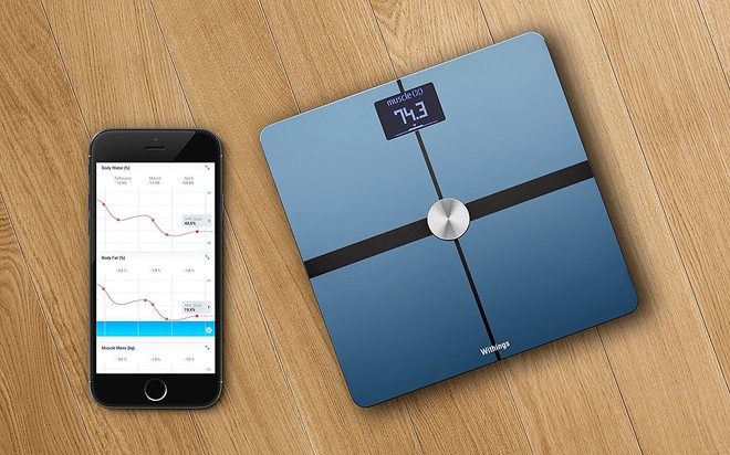  Bạn có thể đo chỉ số về cân nặng, lượng mỡ, nước, cơ và xương trong cơ thể mình và chuyển thông số qua các thiết bị khác nhờ kết nối Wi-Fi, bluetooth. 