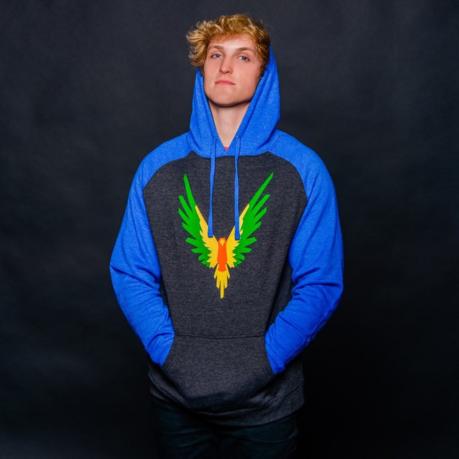  Không chỉ có thu nhập từ quảng cáo, các YouTuber như Logan Paul có thể kiếm tiền từ việc bán sản phẩm mang thương hiệu của mình như trong hình. 