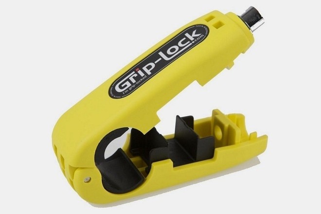  Khoá tay ga Grip-Lock được ca ngợi như một biện pháp bảo vệ xe máy khỏi trộm cắp đơn giản và nhanh gọn 