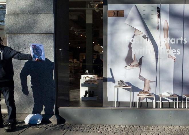 Thú vị với bộ ảnh đường phố đầy “hại não và trừu tượng của nhiếp ảnh gia Pau Buscató - Ảnh 6.