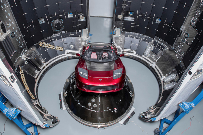 Nhiếp ảnh gia vũ trụ nổi tiếng xác định được vị trí chiếc xe thể thao Roadster mà Elon Musk phóng lên vũ trụ, làm được cả video về nó - Ảnh 1.