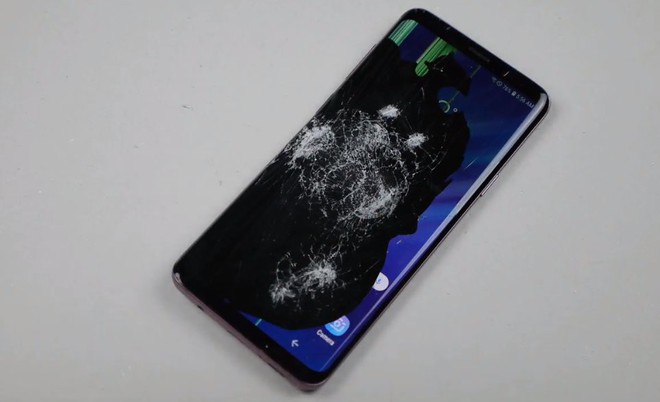  Phải mất khá nhiều lần đập, màn hình Galaxy S9 mới chịu khuất phục 