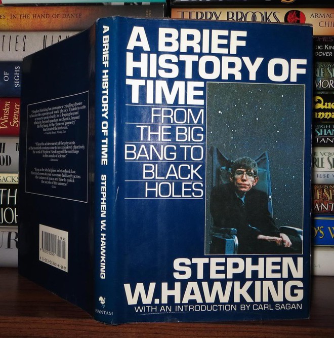 Những cuốn sách hay nhất của nhà vật lý thiên tài Stephen Hawking - Ảnh 1.