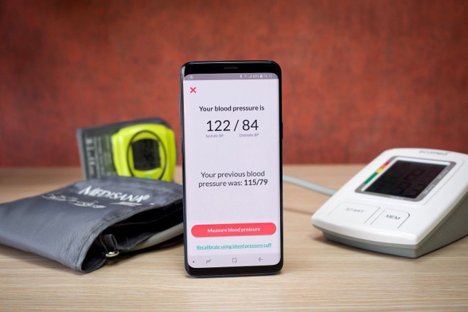 Galaxy S9/S9 gây bất ngờ với khả năng đo huyết áp của người dùng nhờ một cảm biến quang học - Ảnh 1.