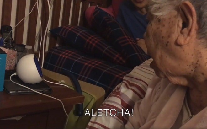 Cụ bà Philippines nhờ Alexa gãi lưng nhưng nói mãi mà nó không hiểu - Ảnh 6.