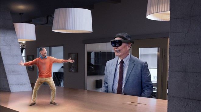  Dường như HoloLens cũng đã bắt đầu có nhiều đất diễn hơn để cạnh tranh với các đối thủ khác trong lĩnh vực VR và AR. 