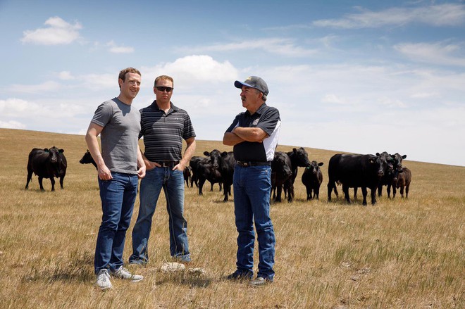 Chúng tôi đã thử mẹo chụp ảnh để trông cao hơn của Mark Zuckerberg, nó có tác dụng thật - Ảnh 4.