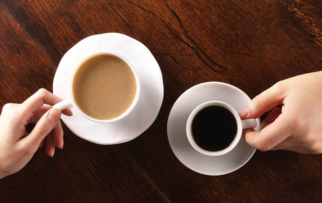  Có thực càng uống trà và cà phê, bạn sẽ càng khát vì mất nước? 