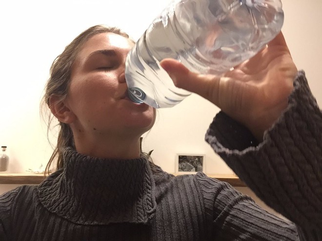 Tôi đã uống nước một cách tuyệt vọng sau khi kết thúc thử thách
