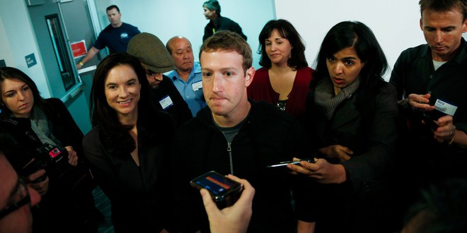 Mark Zuckerberg ở đâu trong khi Facebook đang chìm trong khủng hoảng rò rỉ dữ liệu? - Ảnh 2.