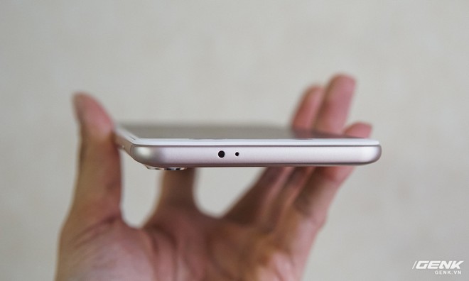  Xiaomi hiện nằm trong số ít nhà sản xuất vẫn cố gắng giữ cổng hồng ngoại trên các thiết bị smartphone. 