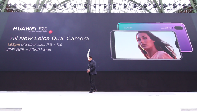  Cụm camera kép sau của P20 có vị trí khá giống với iPhone X. 