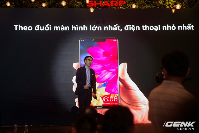 Sharp Aquos S3 chính thức ra mắt: thiết kế tai thỏ, có Face ID, áp dụng cả công nghệ chống va đập của siêu xe, giá 8.990.000 đồng - Ảnh 2.